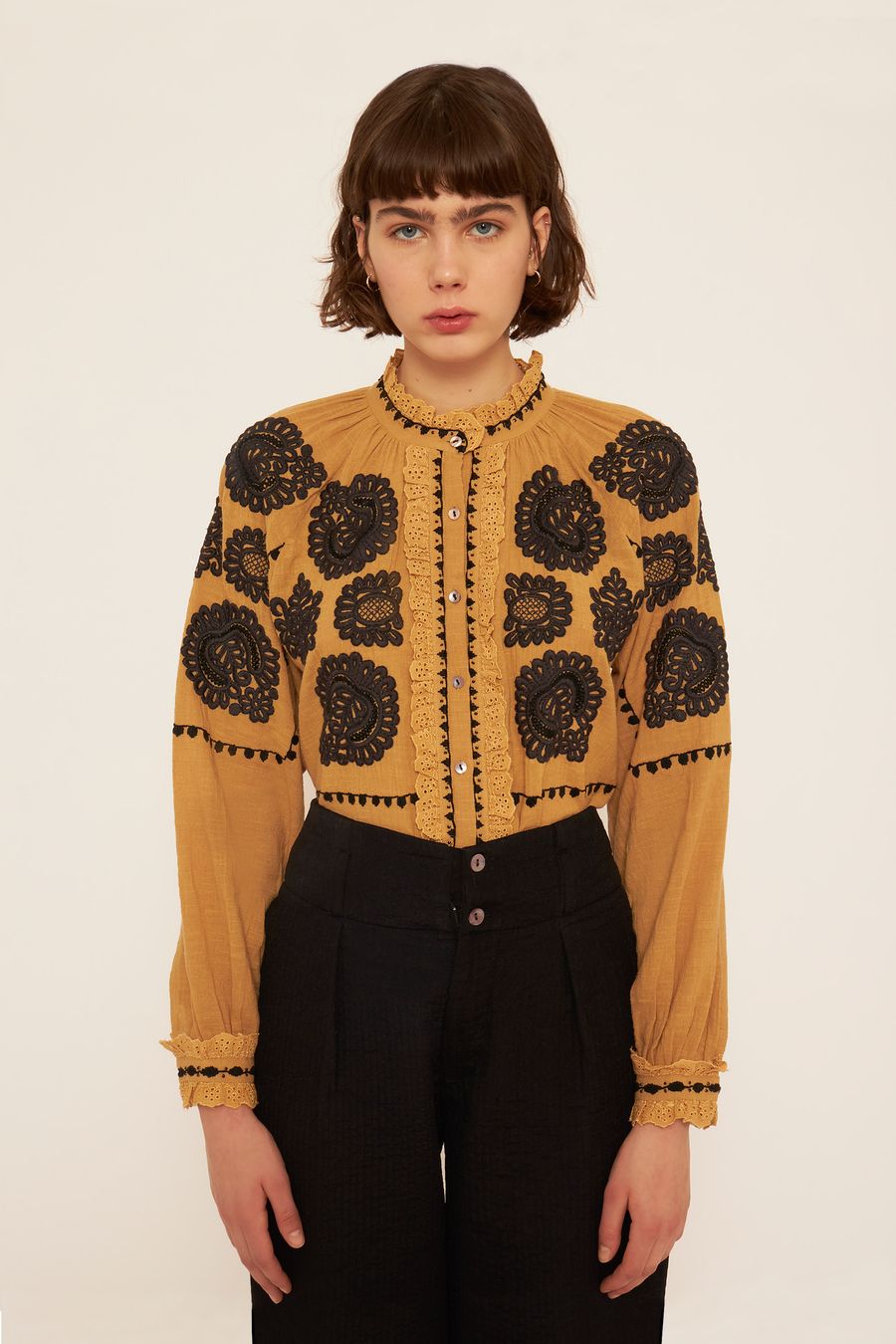 Antikbatik Tobby embroidered blouse